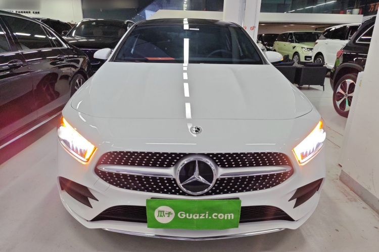 奔驰A级 2022款 改款三 A 200 L 运动轿车时尚型车身外观2