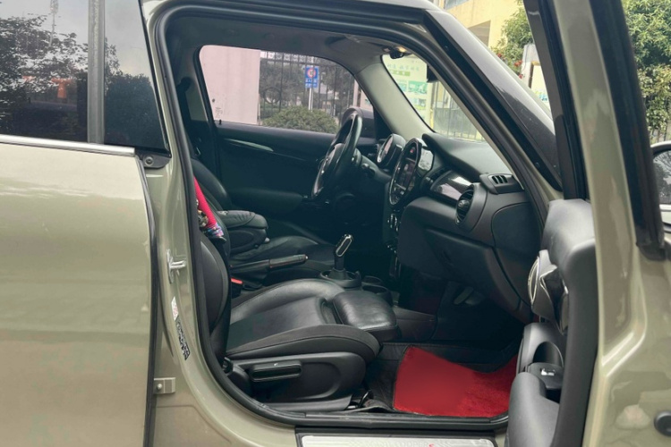 MINI 2019款 2.0T COOPER S 经典派 五门版中控内饰7005