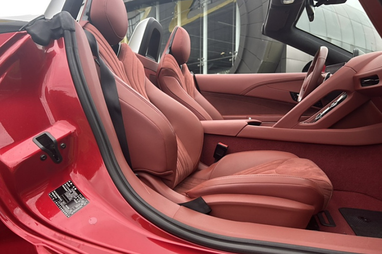 名爵 MG Cyberster 2024款 520km 传奇四驱版中控内饰7002