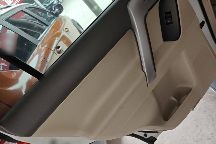 丰田 普拉多 2018款 3.5L 自动TX-L中控内饰7008