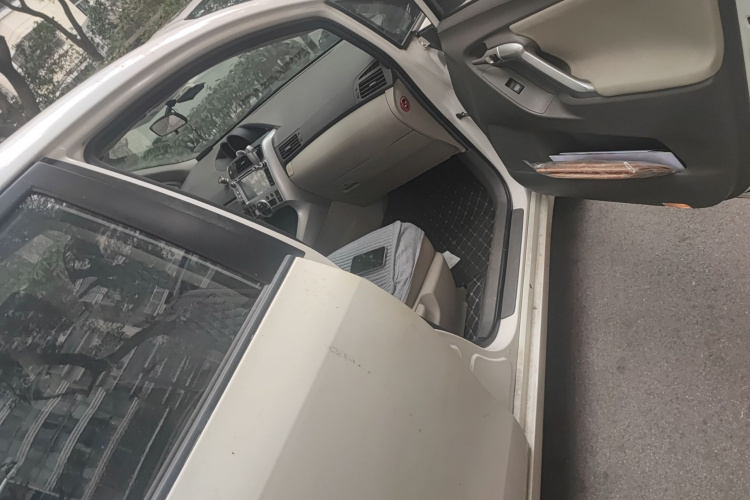 丰田 逸致 2011款 180G CVT舒适版局部细节9005