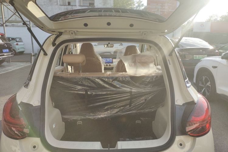 五菱汽车 五菱缤果 2025款 333km 悦享款机舱底盘23