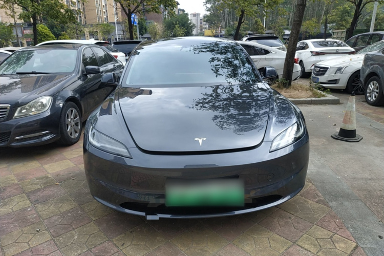 特斯拉 Model 3 2023款 后轮驱动版车身外观2