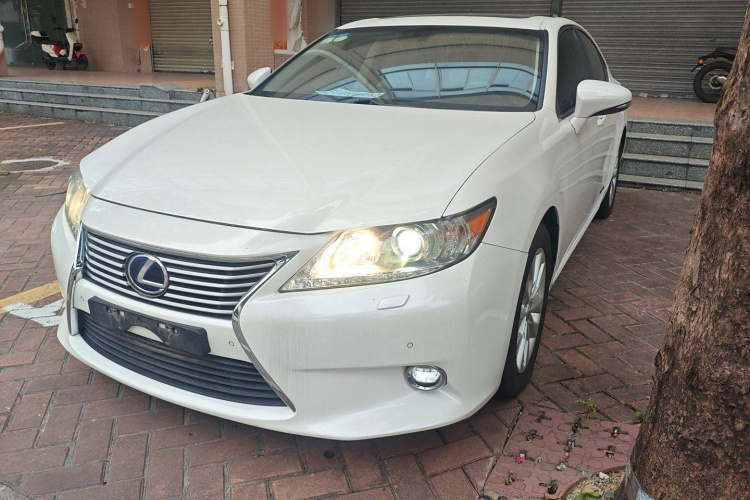 雷克萨斯ES 2013款 300h 精英版车身外观1