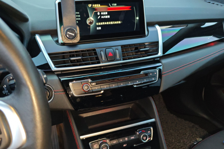 宝马2系多功能旅行车 2015款 218i 运动设计套装局部细节16