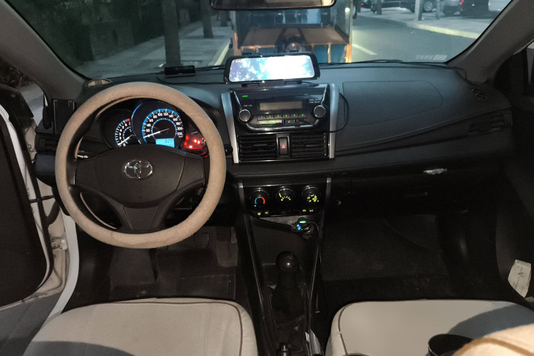 丰田 威驰 2014款 1.3L 手动型尚版中控内饰12