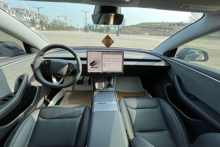 特斯拉 Model 3 2023款 后轮驱动版中控内饰7002