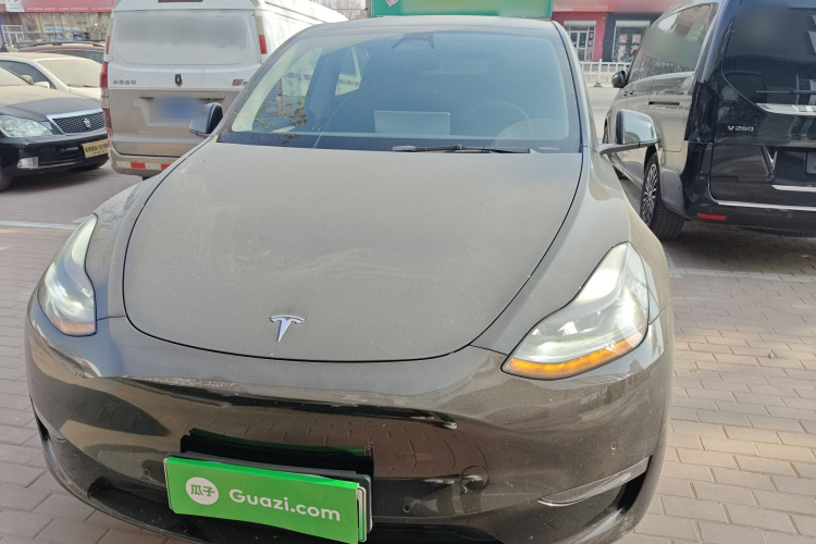 特斯拉 Model Y 2021款 标准续航后驱版车身外观2