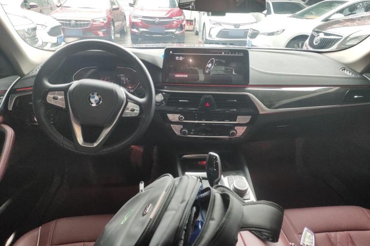 宝马5系 2022款 改款 525Li 豪华套装中控内饰7002