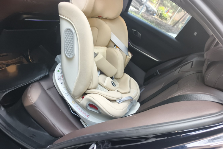 宝马3系 2022款 325Li M运动曜夜套装中控内饰7004