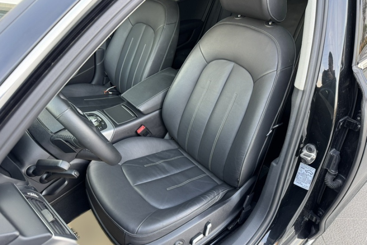 奥迪A6L 2018款 30周年年型 TFSI 进取型中控内饰7001