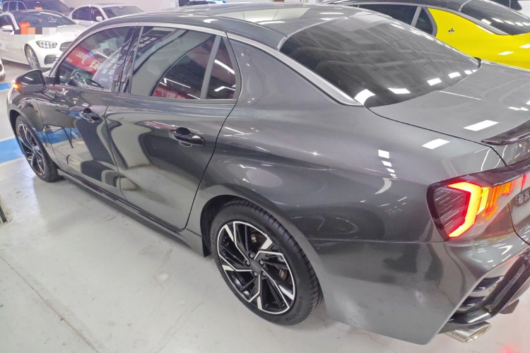 领克03 2023款 2.0TD DCT劲Halo车身外观4