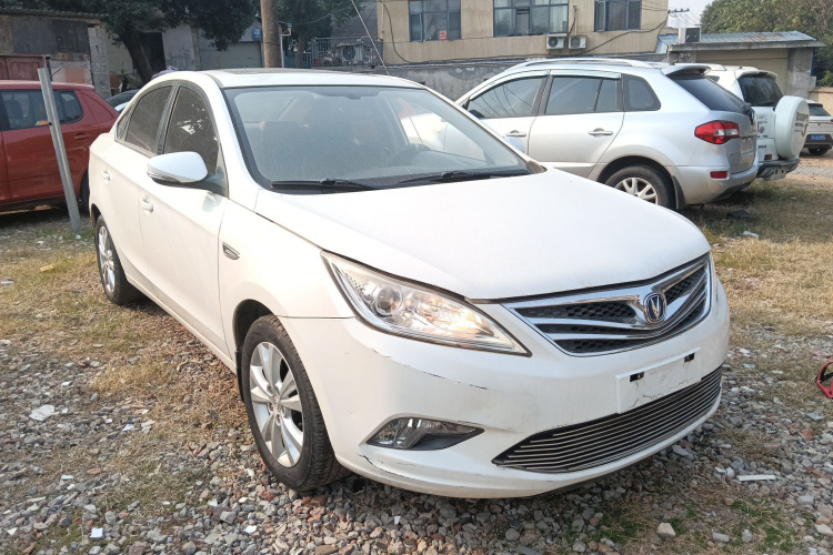 长安 逸动 2014款 1.6L 自动豪华型车身外观6002