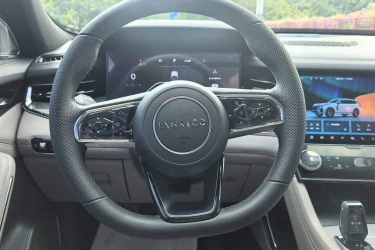 领克09 EM-P 2023款 2.0TD EM-P 远航版PM 七座中控内饰7006