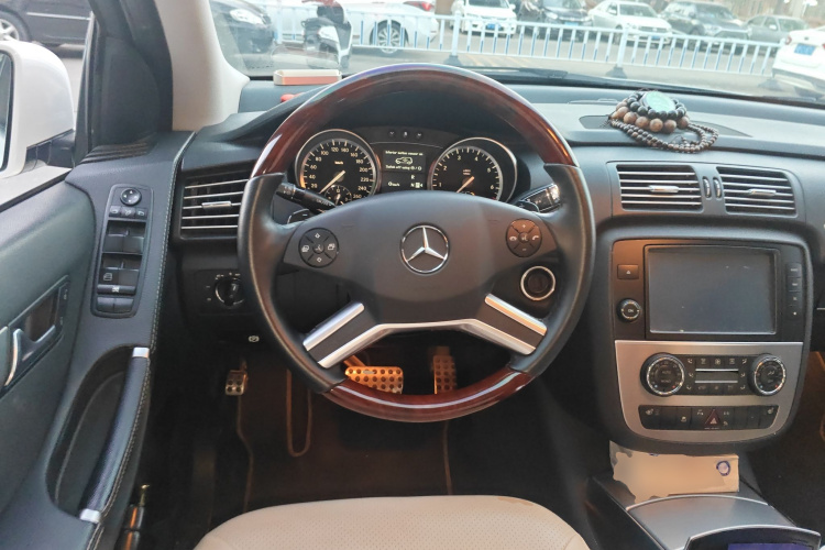 奔驰R级 2014款 R 320 4MATIC 商务型中控内饰13