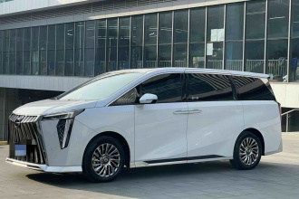 广汽传祺 传祺M8 2023款 宗师系列 双擎 至尊版