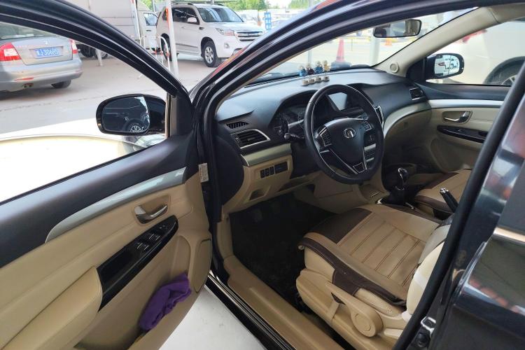 长城C30 2016款 1.5L 手动豪华型中控内饰20