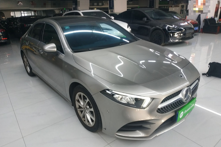 奔驰A级 2019款 A 200 L 运动轿车车身外观3