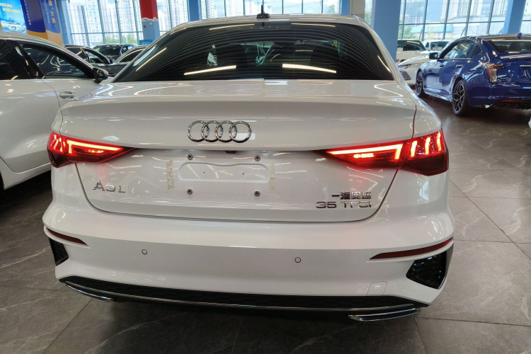 奥迪A3 2024款 A3L Limousine 35 TFSI 时尚运动型车身外观6