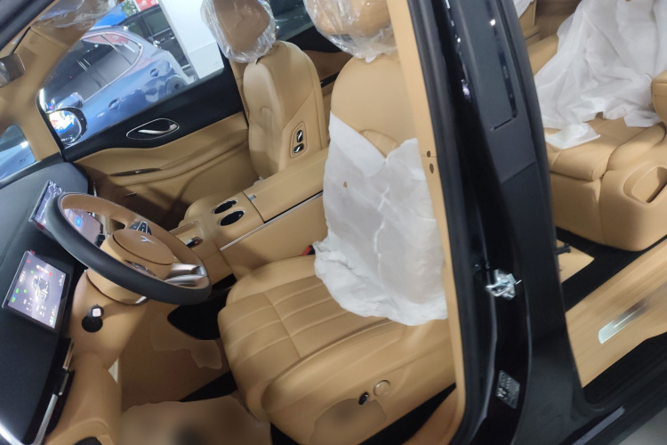 岚图汽车 岚图梦想家 2025款 PHEV 四驱卓越乾崑版中控内饰19