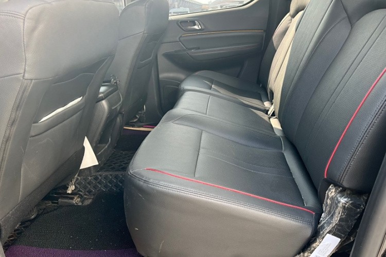 福田 大将军G9 2021款 2.0T装甲大将军手动两驱休闲版乐享型长箱4F20TC中控内饰7006