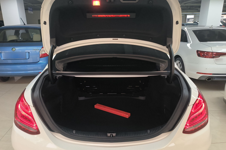 奔驰C级 2018款 C 200 成就特别版机舱底盘23