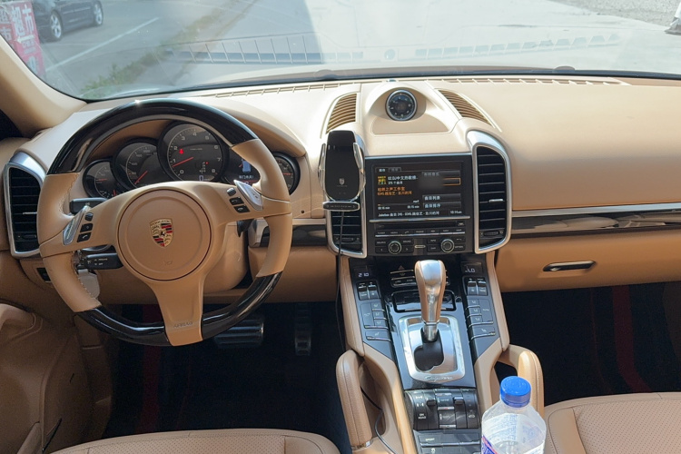 保时捷 2011款 Cayenne 3.0T中控内饰7003