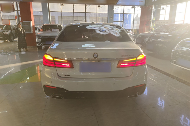 宝马5系 2018款 530Li xDrive M运动套装车身外观6