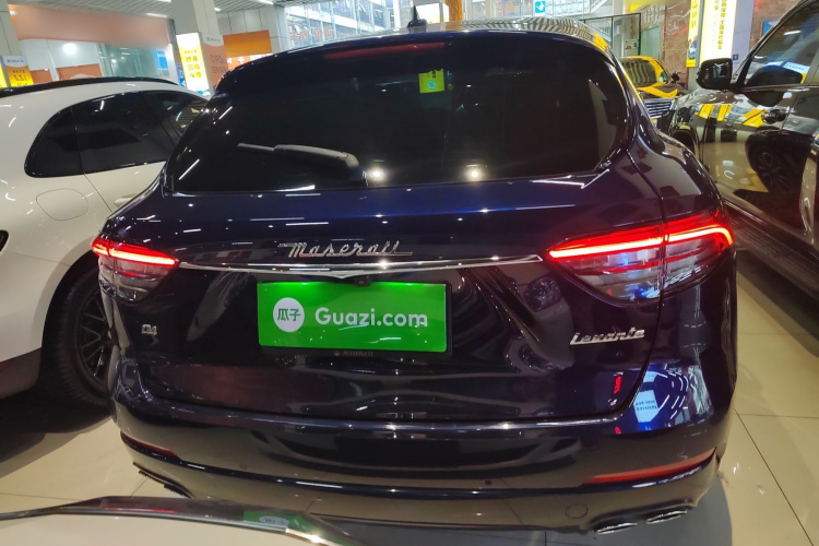 玛莎拉蒂 Levante 2021款 3.0T 标准版车身外观6
