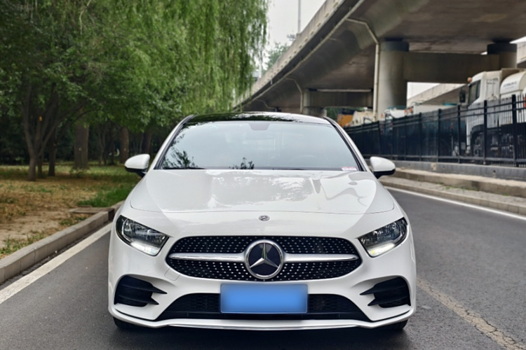 奔驰A级 2020款 改款 A 180 L 运动轿车车身外观6005