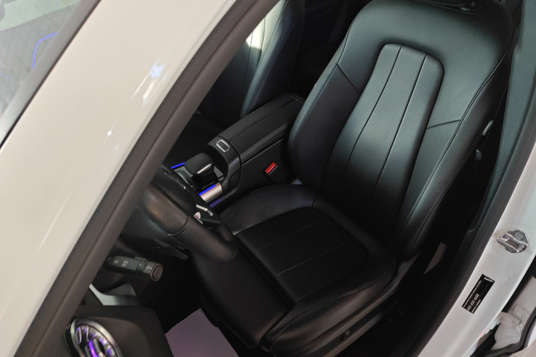 奔驰GLB 2021款 GLB 200 动感型局部细节19