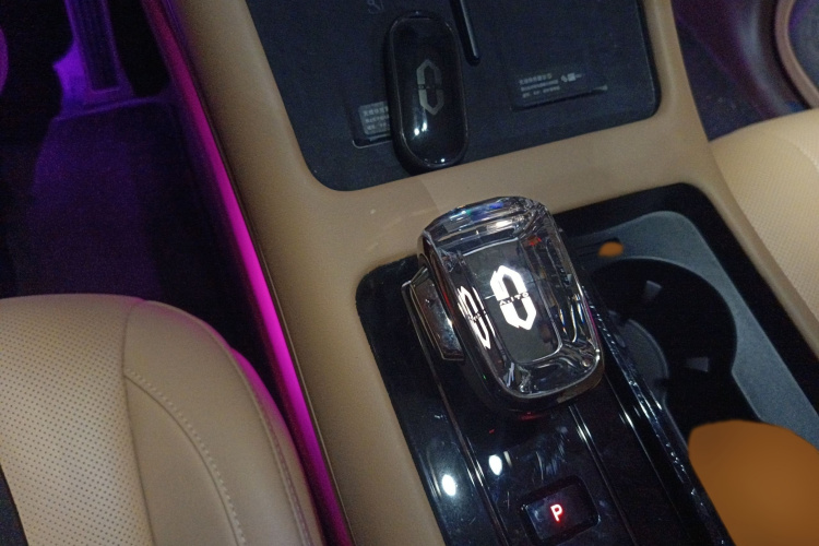 鸿蒙智行 问界M7 2024款 1.5T 智驾四驱Max版 6座中控内饰18