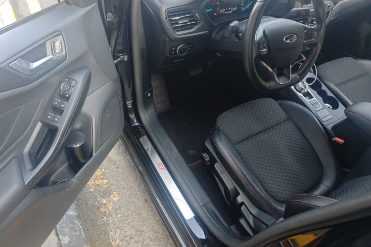 福特 福克斯 2020款 三厢 EcoBoost 180 自动ST Line中控内饰20