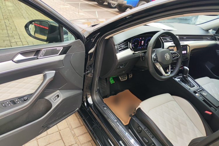 大众 迈腾 2023款 200万辆纪念版 380TSI DSG旗舰型中控内饰7003