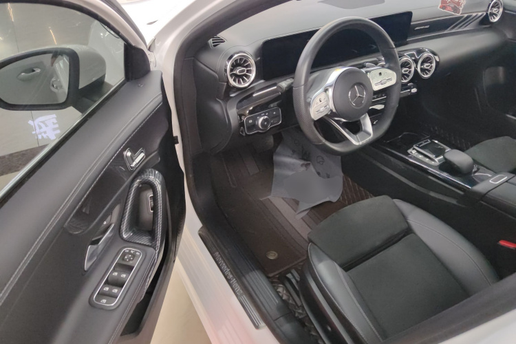 奔驰A级 2021款 A 200 L 运动轿车时尚型中控内饰20