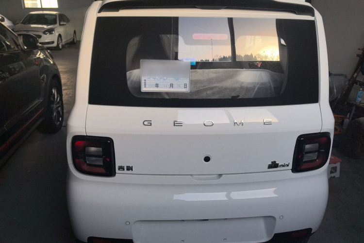 吉利银河 熊猫 2025款 210km 元气熊车身外观6