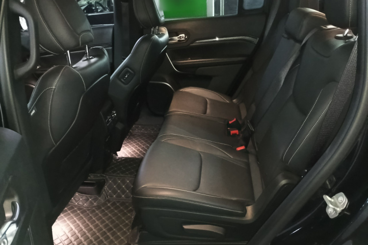 Jeep 大指挥官PHEV 2020款 2.0T 插电混动领先版中控内饰21