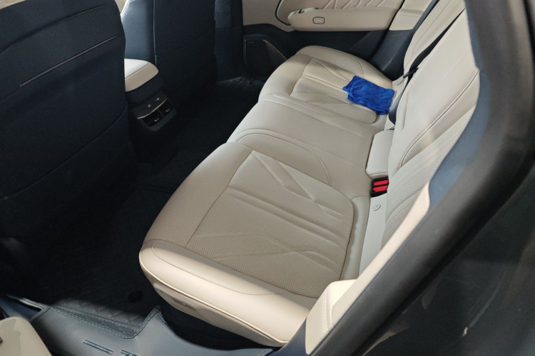 极氪007 2024款 四驱智驾版 100kWh中控内饰7004