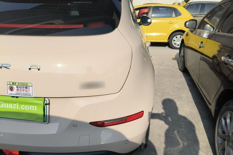 欧拉好猫 2023款 401km标准续航 尊荣型 磷酸铁锂车身外观9