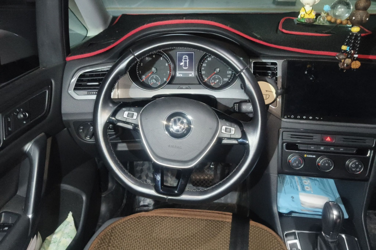 大众 高尔夫·嘉旅 2016款 230TSI 自动进取型中控内饰13