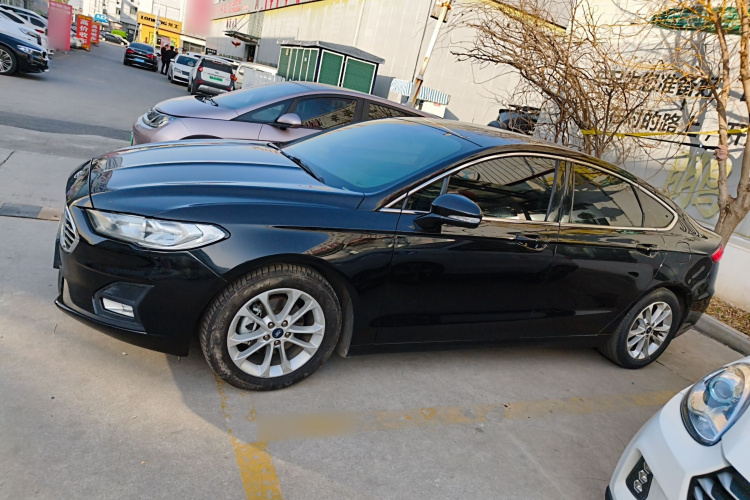 福特 蒙迪欧 2020款 EcoBoost 200 时尚型车身外观4