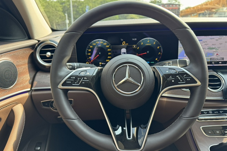 奔驰E级 2021款 E 260 L中控内饰7003