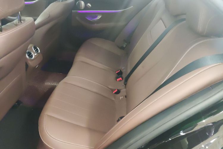 奔驰E级(进口) 2021款 改款 E 260 豪华型运动版中控内饰21