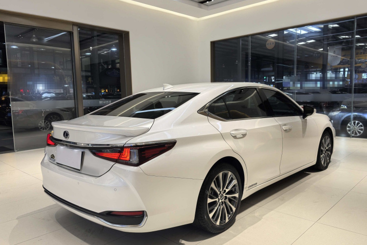 雷克萨斯ES 2020款 300h 臻享版车身外观6006