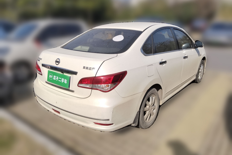 日产 轩逸 2016款 经典 1.6XE 自动领先版车身外观7