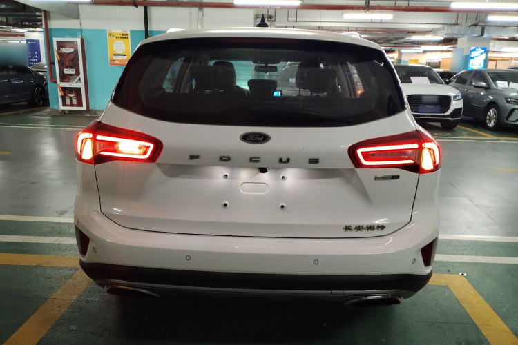 福特 福克斯 2021款 猎装版 EcoBoost 180 自动猎潮型车身外观6004