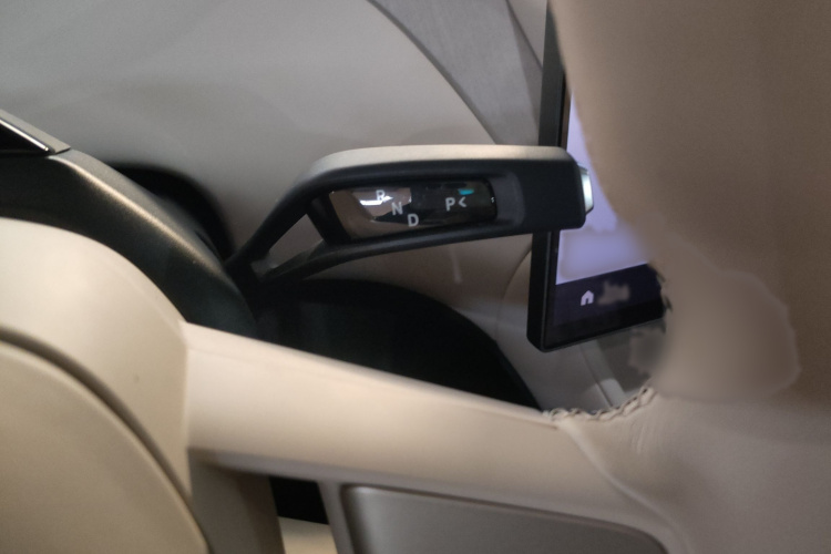 小米汽车 小米YU7 2025款 超长续航高性能四驱Max版局部细节18