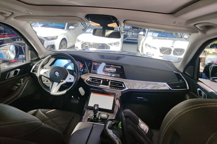 宝马X5 2022款 xDrive 30Li 尊享型M运动套装中控内饰12