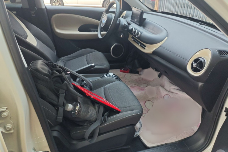 五菱汽车 五菱缤果 2023款 203km 轻享款局部细节41