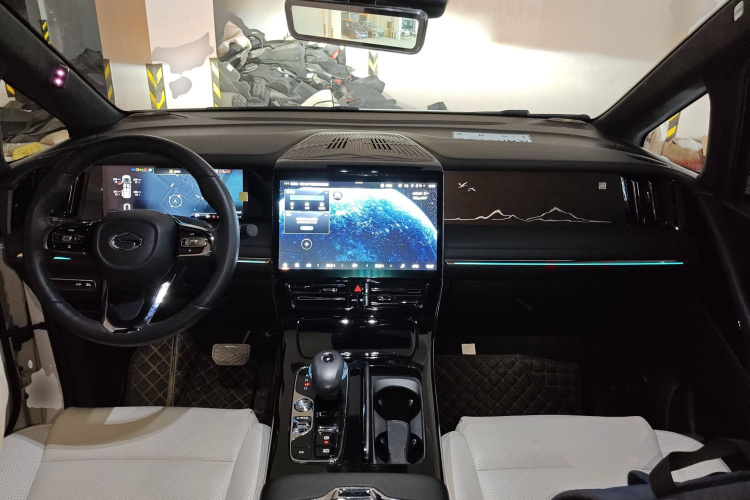 广汽传祺 传祺M8 2023款 宗师系列 双擎 御尊版中控内饰7002